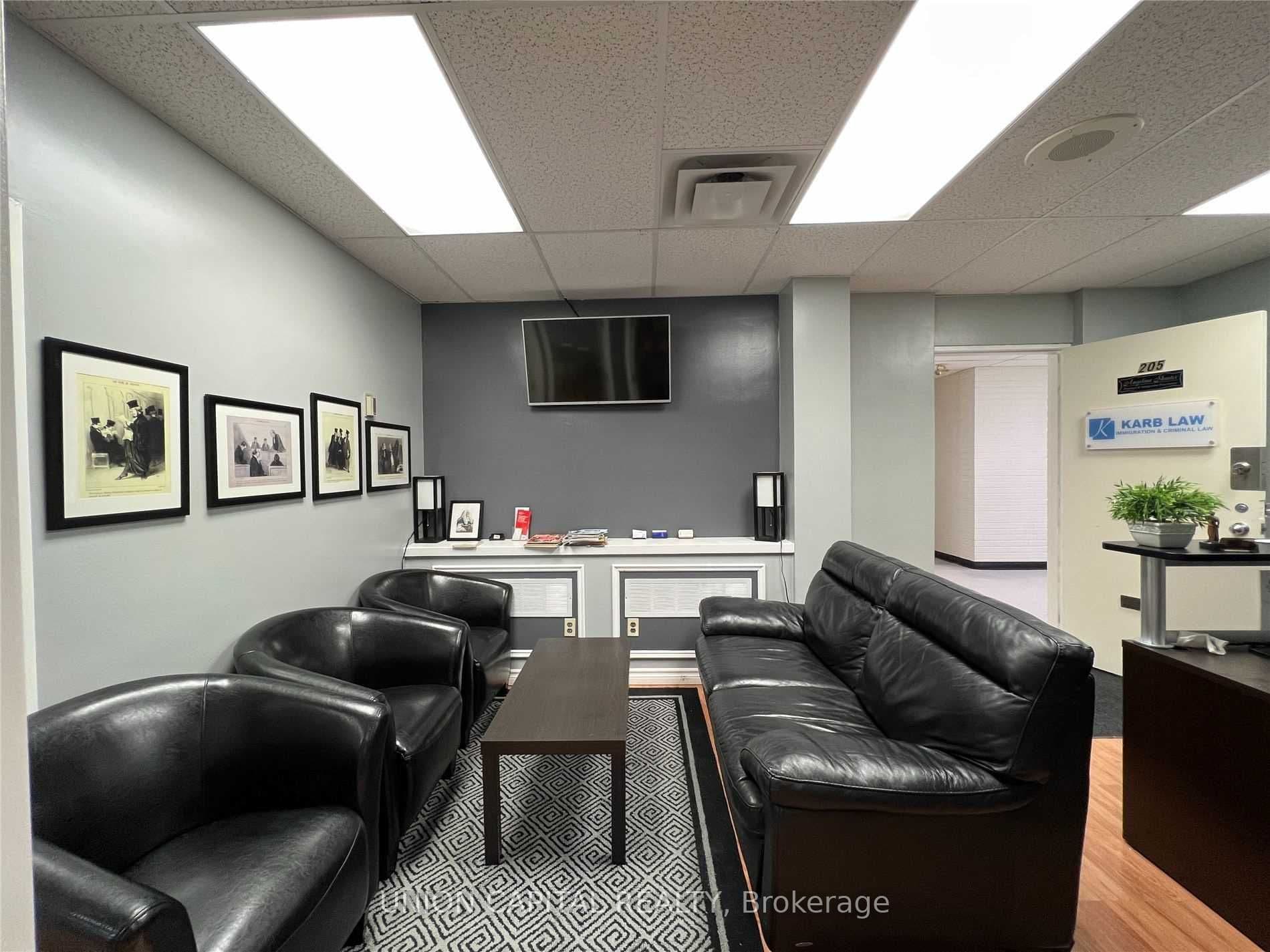 10211 Yonge Street #205 4