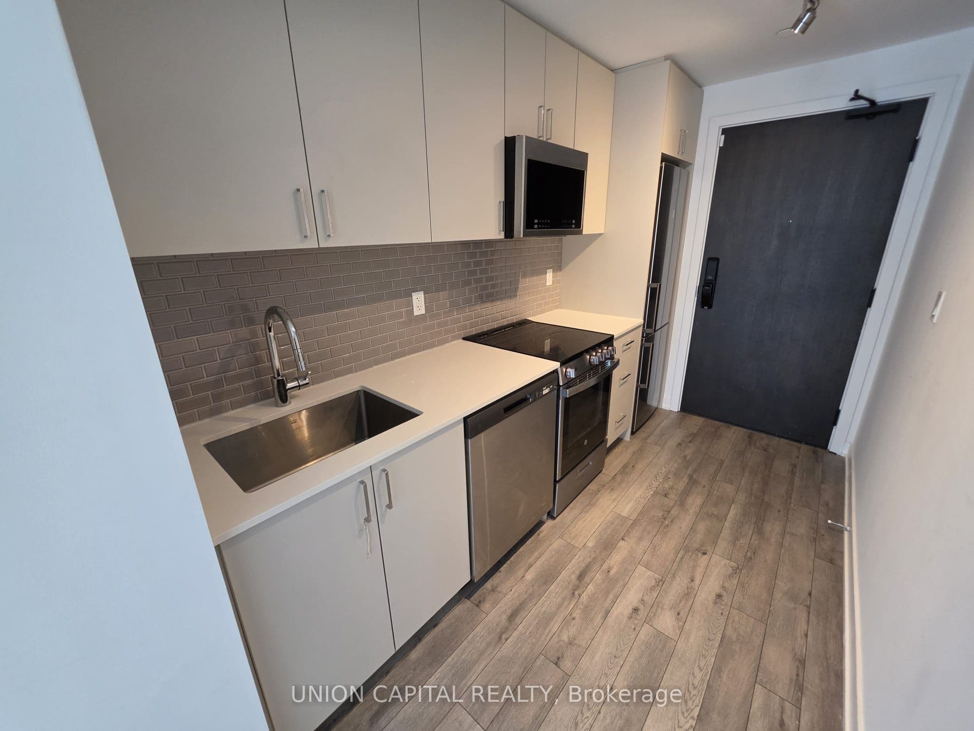 1005 Dundas Street E #709 3