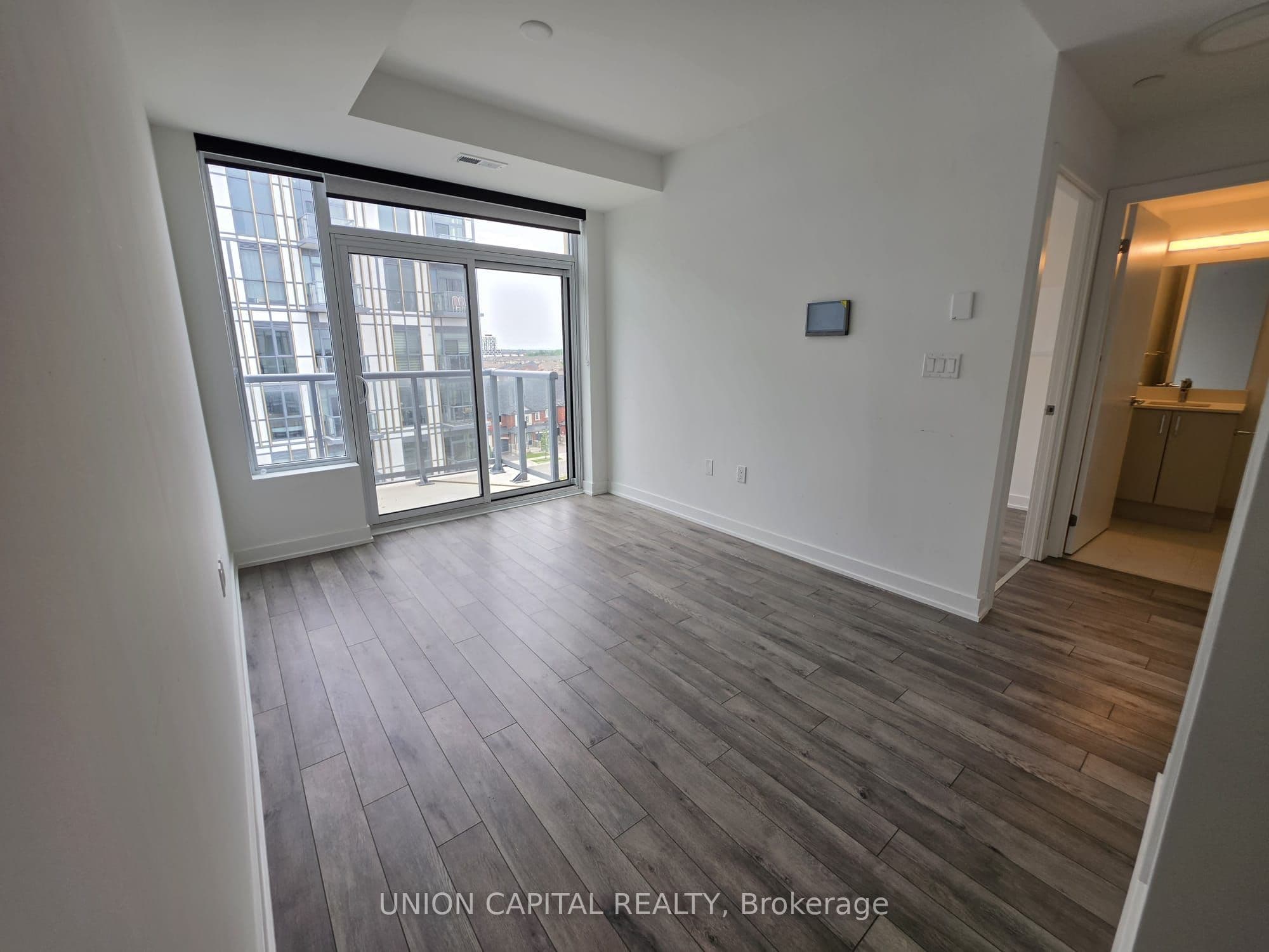 1005 Dundas Street E #709 5