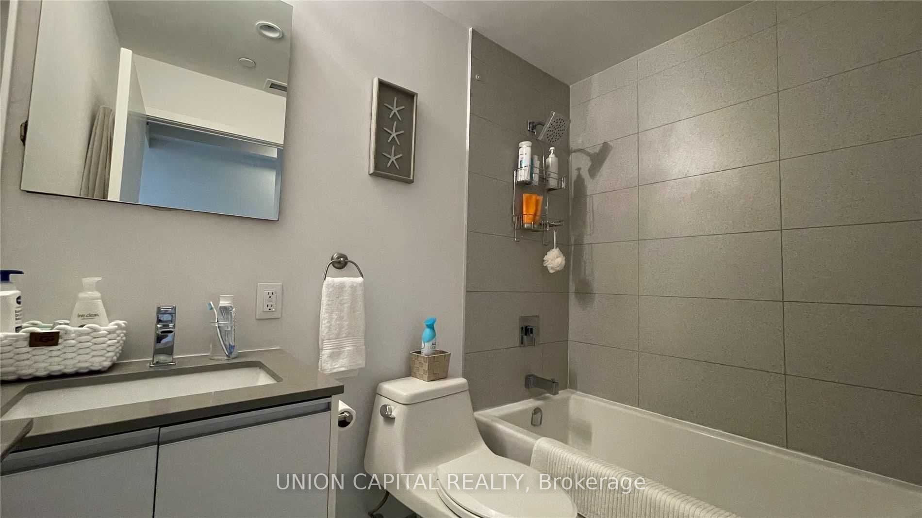 1190 Dundas Street E #707 4